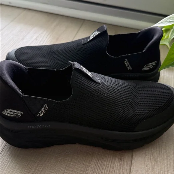 Skechers Women’s Martha Stewart Black slim fit Slip Ons Size 10 EUC and so comfy - Picture 3 of 3